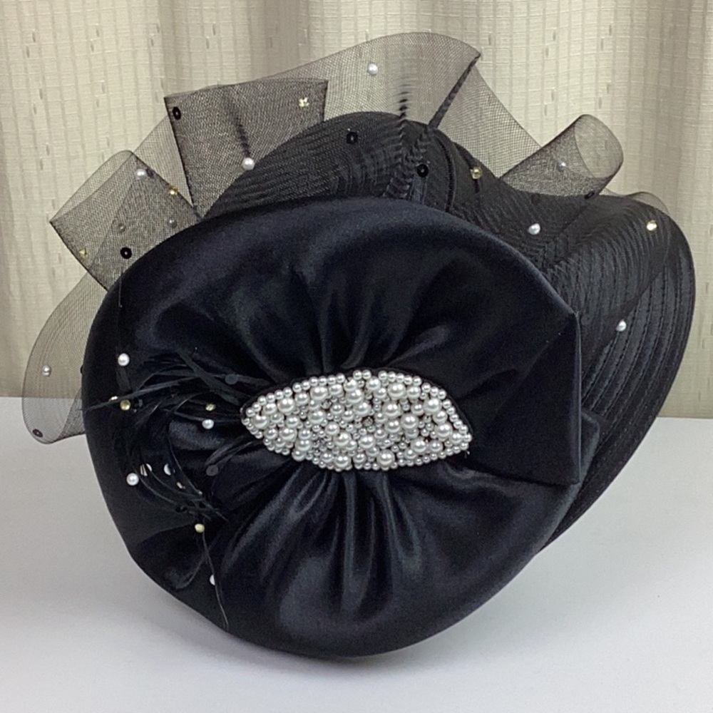 Whittall & Shon, Church, Derby Fascinator Hat. - Picture 2 of 11